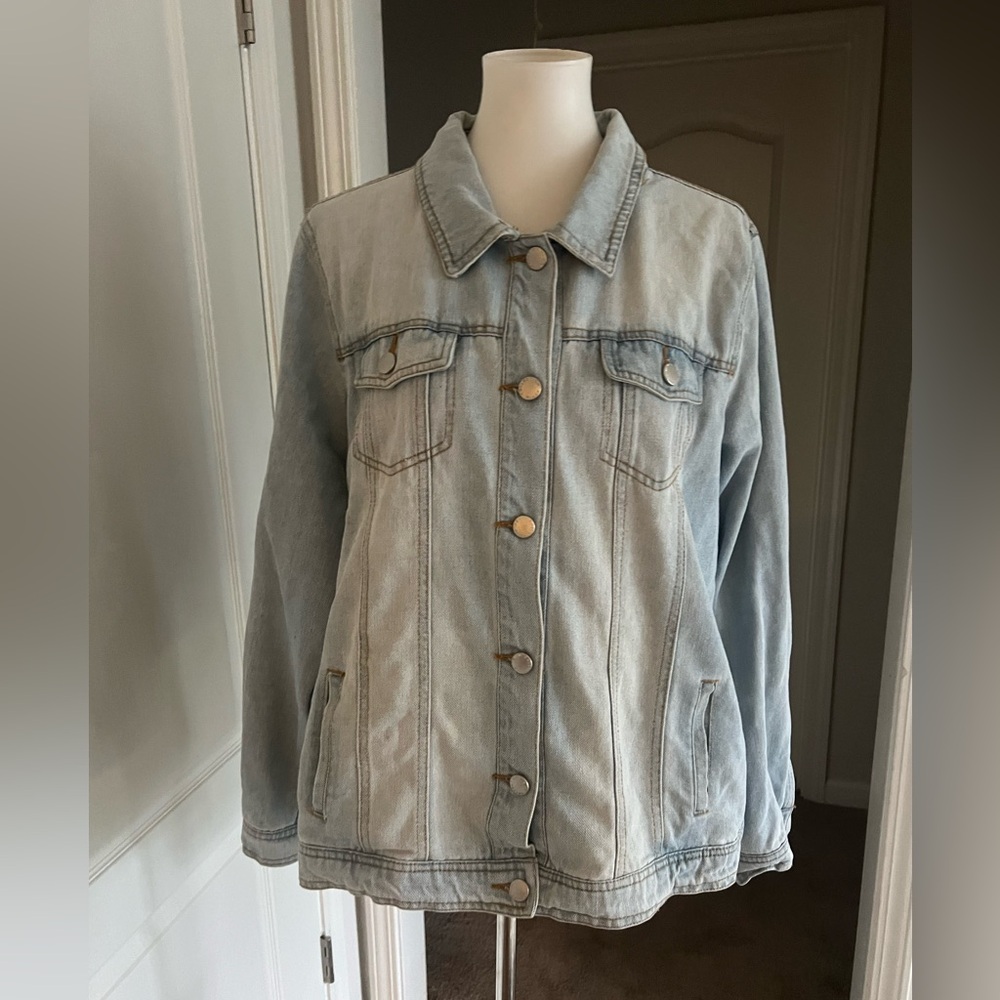 Plus 2X Denim Jean Jacket Distress Wash - Picture 2 of 7
